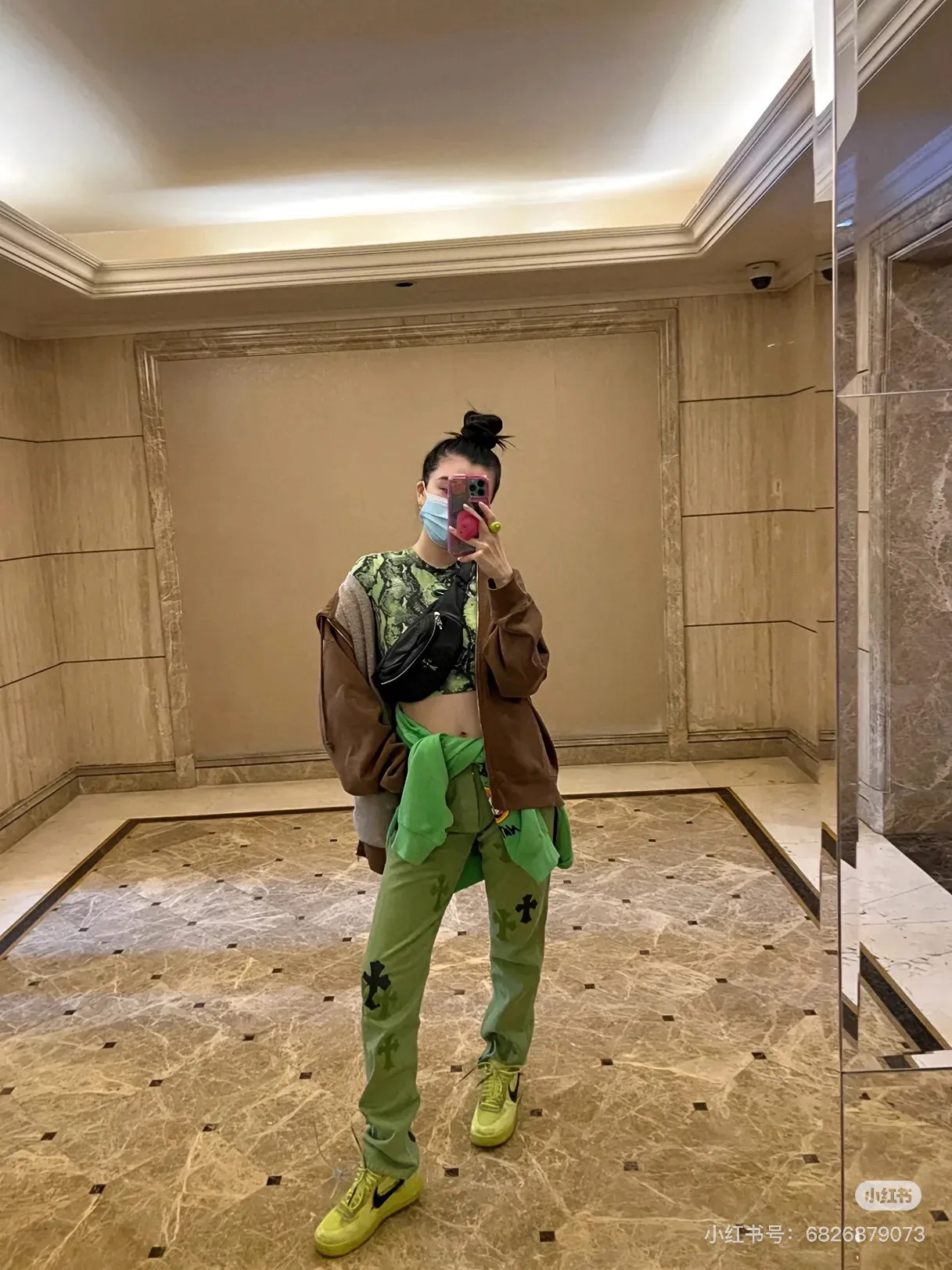 P270 💰 (Top version) Chrome hearts CH green cow king Yang Mi same style sex recods limited green cow jeans Really restores the ultimate texture of Vintage Special Italian cowhide printing and cutting Customized sheepskin three-layer thick line leather The whole body is spliced in heavy water washing process Craftsmen hand-splash ink You can see the details Three-dimensional cutting version Loose and comfortable, not picky about the figure Look taller and thinner Large factory Seiko Original factory quality control Same style for men and women. Can be matched with couples. Versatile recommendation. Must-have jeans for all seasons. Color: green Size: 28-30-32-34 (corresponds to S-M-L-XL)